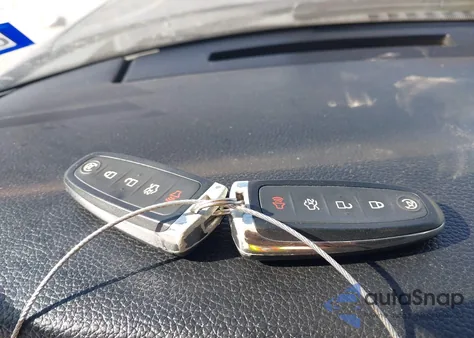 2017 Lincoln Navigator L Select z USA, uszkodzony, nr VIN 5LMJJ3HT0HEL12277